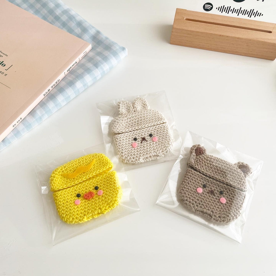 スタジオハヌルとCOCOがコラボ！手編みAirPodsケース新発売